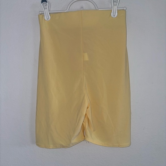 High-Waisted Yellow Slinky Cycle Shorts 🍋 - Picture 7 of 12